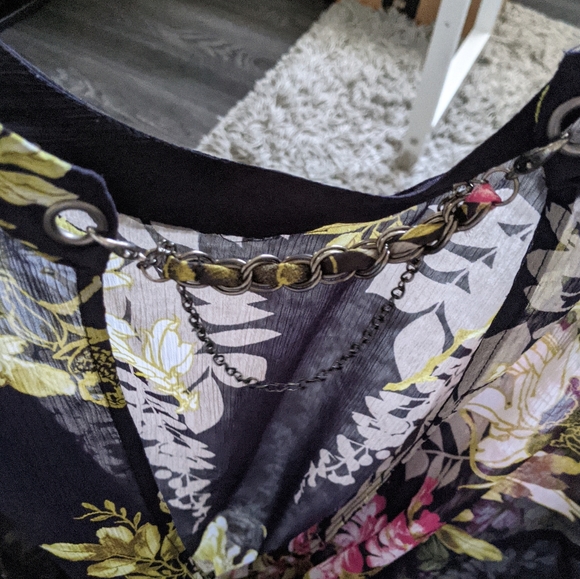 Guess Blouse - Picture 2 of 4